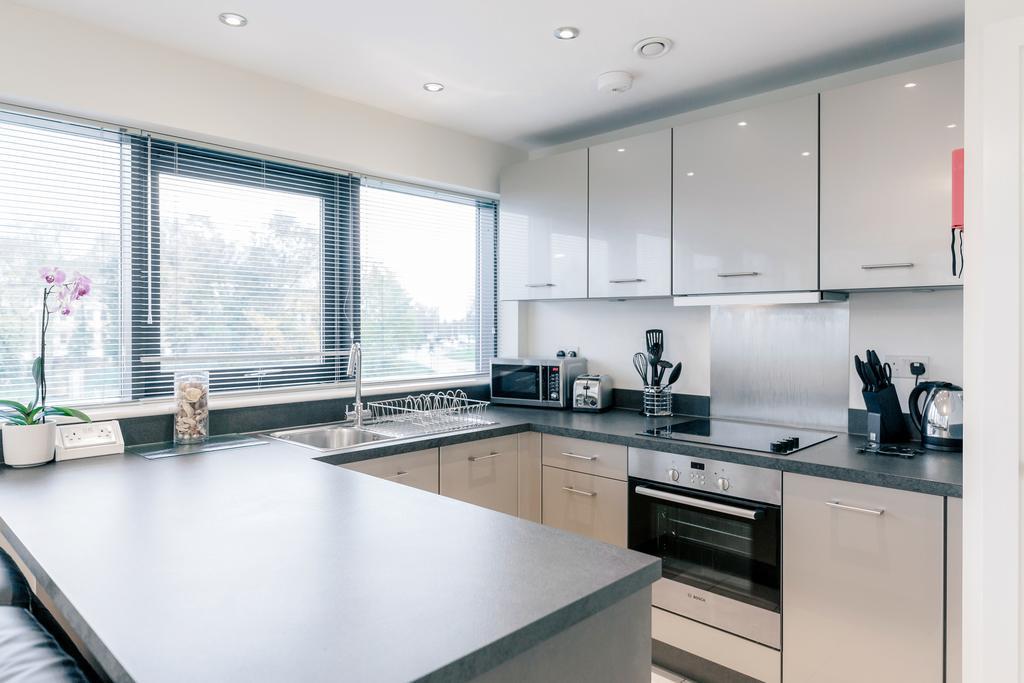براكنيل Room Space Service Apartments - New Manor House المظهر الخارجي الصورة